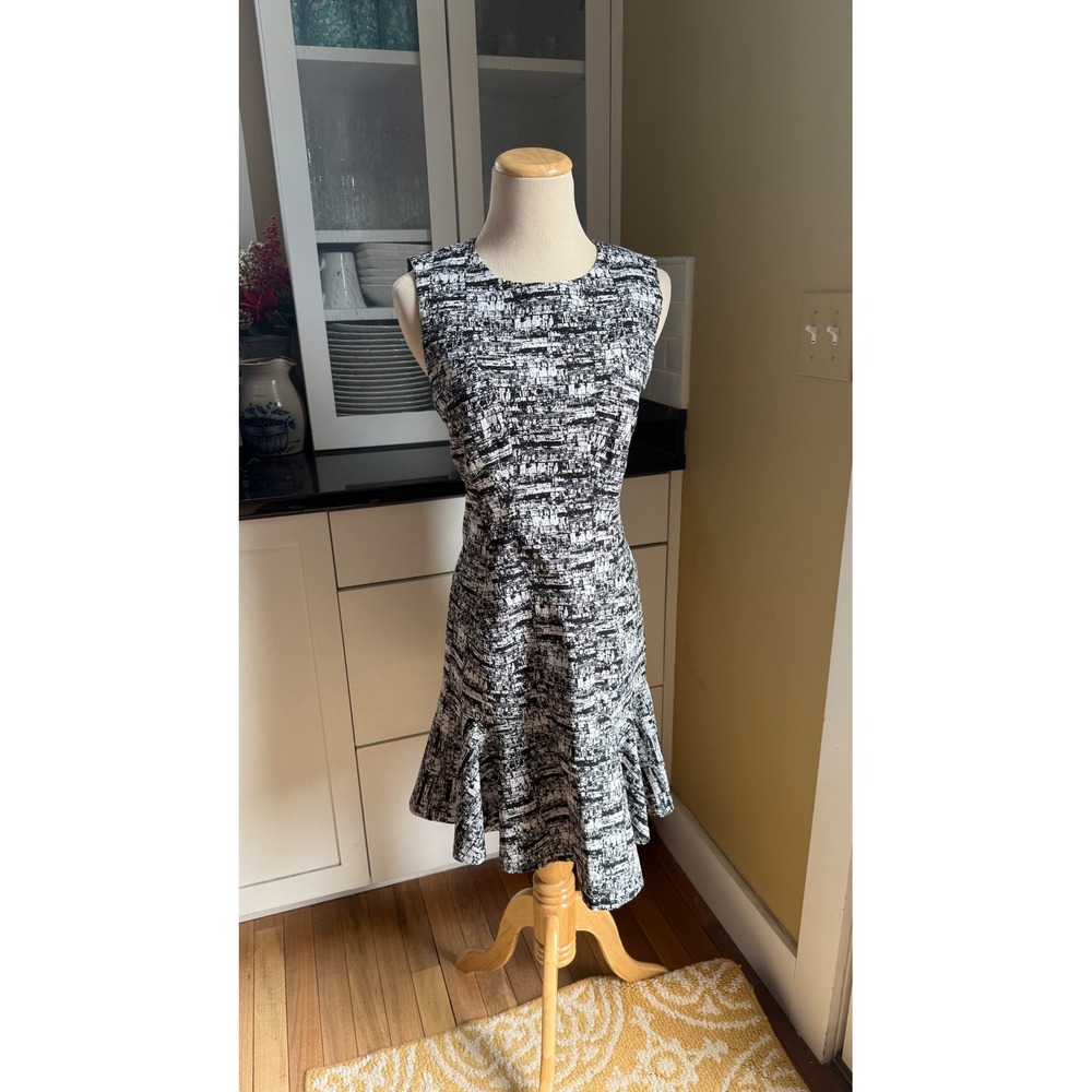 Diane von Furstenberg Jaelyn B/W Abstract Flounce Hem Dress 2 D8037245F14‎